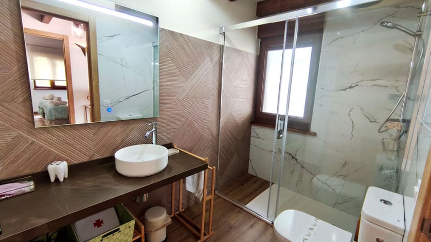 Cuarto de baño de apartamentos turísticos en Cangas de Onís